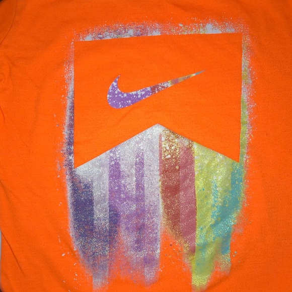 Nike Girls Orange Logo T-Shirt Size S - Picture 2 of 3